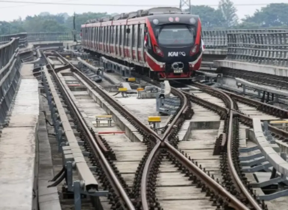 LRT Jabodebek Beroperasi, Kereta Cepat Jakarta Bandung Menyusul