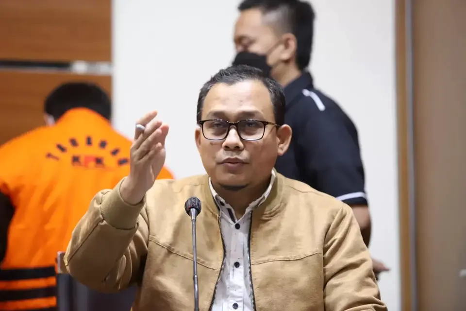 KPK Geledah Rumah Wali Kota dan Kantor PUPR Bima