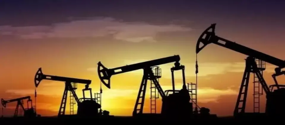 Harga Minyak Dunia Naik USD 1 Per Barel