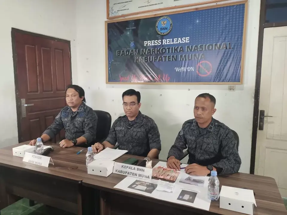 Oknum Kabid Dinas PTSP Diringkus Tim BNNK Muna Diduga Sedang Beli Sabu