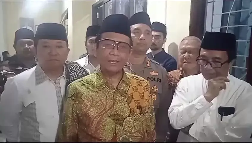 Lawatan ke Jember, Mahfud MD Silatuhrahim ke Sejumlah Kiai dan Beberapa Pondok Pesantren