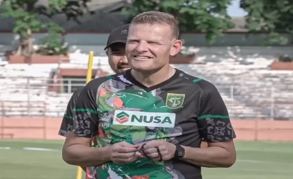 Pelatih Baru Perkuat Persebaya Surabaya Hadapi Derby Suramadu