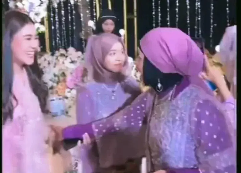 Ibunda Thariq Halilintar Terlihat Akrab dengan Aaliyah Massaid dan Reza Artamevia