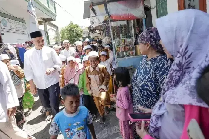 Ganjar Pranowo ke Ponpes Roudhotul Muta'allimin Surabaya Disambut lantunan salawat
