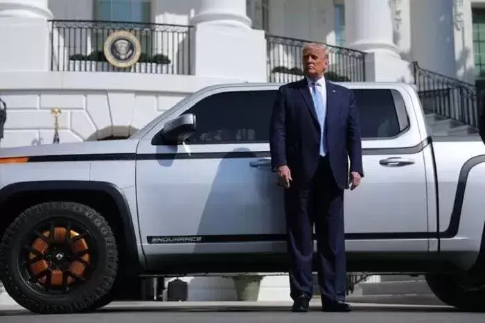 Joe Biden Dorong Kendaraan Listrik, Donald Trump Meradang