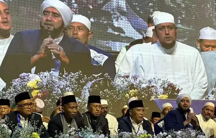 Warga Lampung Bersholawat Bersama Habib Syech dan Putri Zulhas