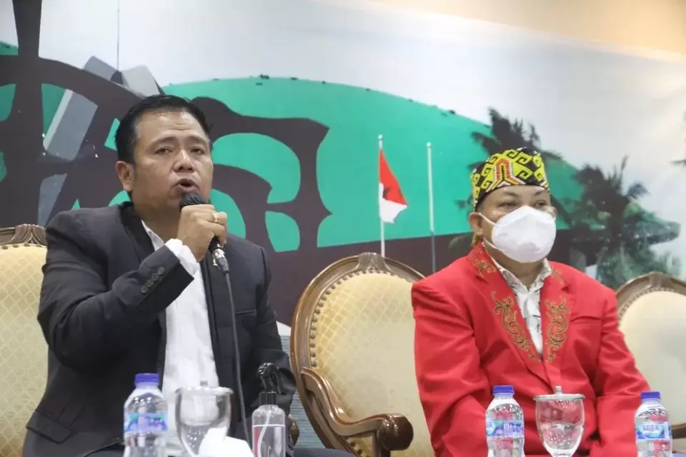 Lasarus Raih Penghargaan Legislator Pro Pembangunan Transportasi