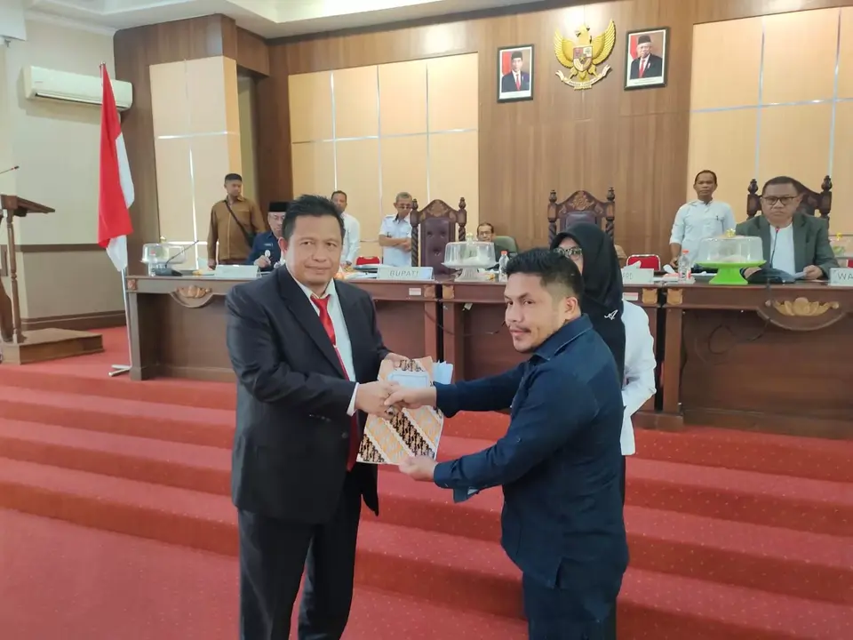 Dewan Gelar Paripurna Penyerahan Raperda Pajak dan Retribusi Daerah