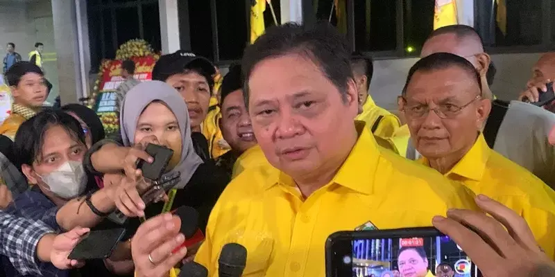 Soal Kabar Gibran Bakal Masuk Golkar, Airlangga:Tunggu Saja