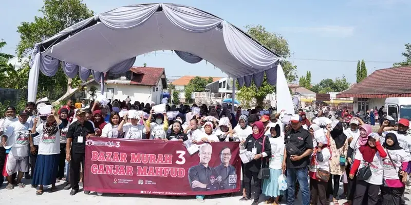 Warga Bojonegoro Lewat Bazar Murah, Beri Dukungan untuk Ganjar-Mahfud