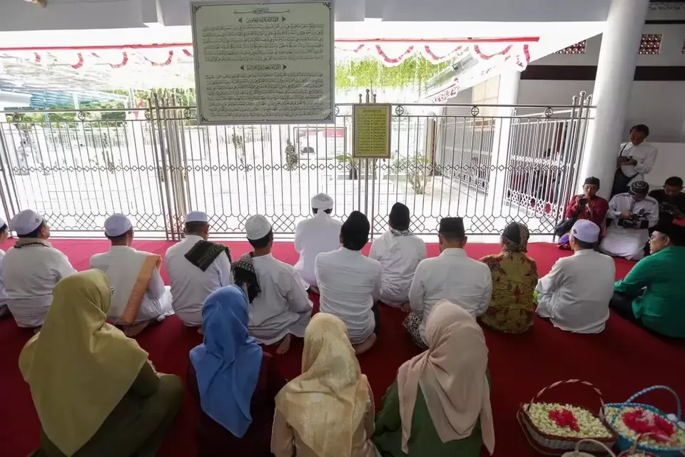 Bacawapres Cak Imin, Ziarah Makam Pahlawan Nasional KH As'ad Syamsul Arifin di Situbondo