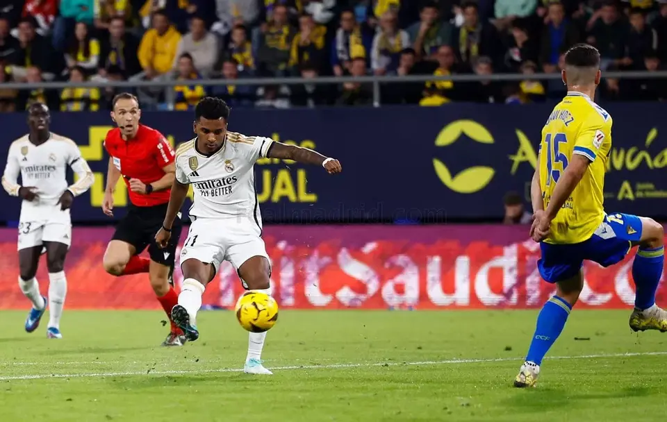 Kalahkan Brace Rodrygo, Real Madrid Memuncaki Klasemen La Liga