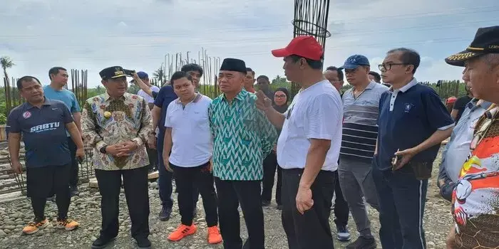 Menko PMK Muhadjir Tinjau Pembangunan Masjid Hj Andi Nurhadi Milik Mentan Andi Amran