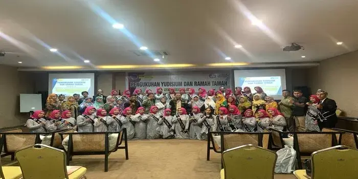 40 Mahasiswa FKM Unidayan Resmi Menyandang Gelar SKM