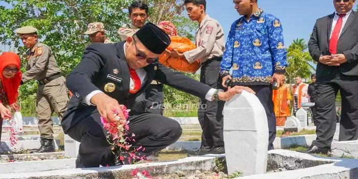 Pj Wali Kota Baubau Ikuti Ziarah Makam Pahlawan Oputa Yi Koo