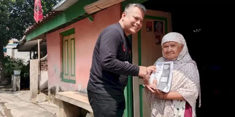 Ikuti Intruksi, Caleg PDIP Kota Madiun Bagi-bagi Telur Gratis