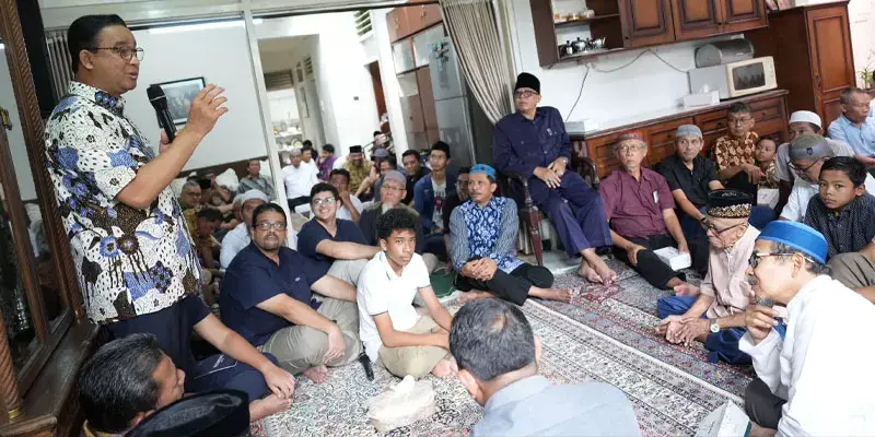 Anies Sambangi Kampung Masa Kecil dan Reuni SMA