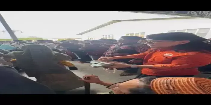 Viral Video Bagi-bagi Duit Dikaitkan Money Politik Prabowo-Gibran, Ini Klarifikasi Gus Miftah