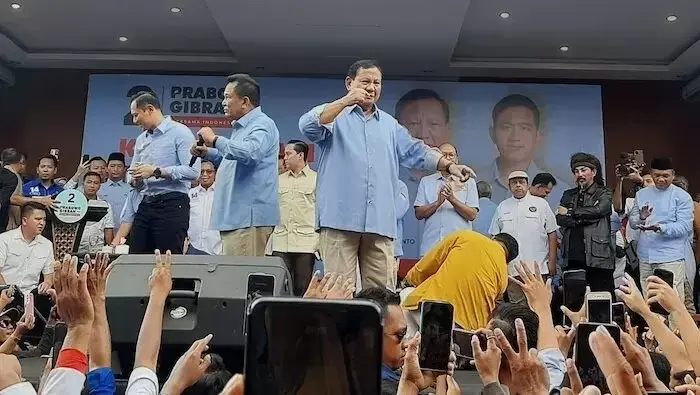 Perdana Kampanye, Prabowo Joget Gemoy di Jabar hingga Diarak Pendukung