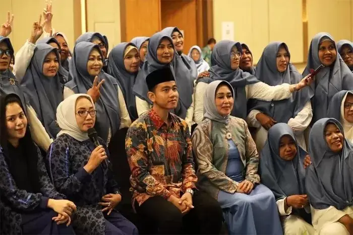 Gibran Dengar Masukan dari Ratusan Bu Nyai 13 Kabupaten