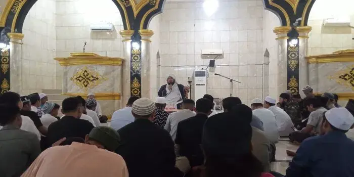 Safari di Negeri Khalifatul Khamis, Ustaz Derry Sulaiman Mengisi Ceramah di Masjid Agung Baubau