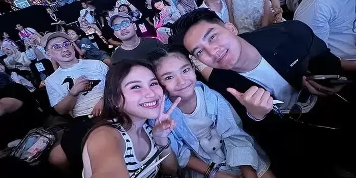 Boy William Bareng Ayu Ting-Ting Menonton Acara Golden Disk Award, Warganet: Kapan Nikahnya Sih