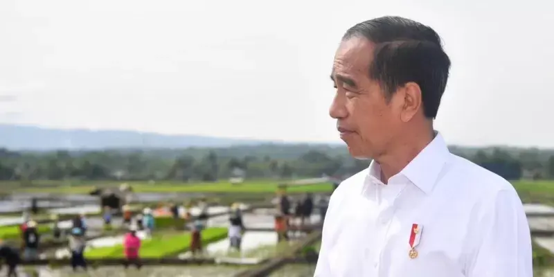 Jokowi Menepuk Air di Dulang Terpercik Muka Sendiri, Awalnya Presiden Baik Kini Bringar Tak Karuan