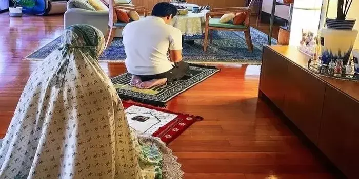 Tahun 2024, Syahrini Awali Aktivitas dengan Ibadah dan Doa bersama Suami di Singapura
