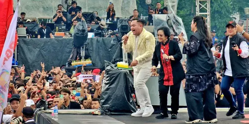 Berdendang di Hajatan Rakyat Semarang, Megawati Singgung Engkau Cinta Palsu yang Hampa