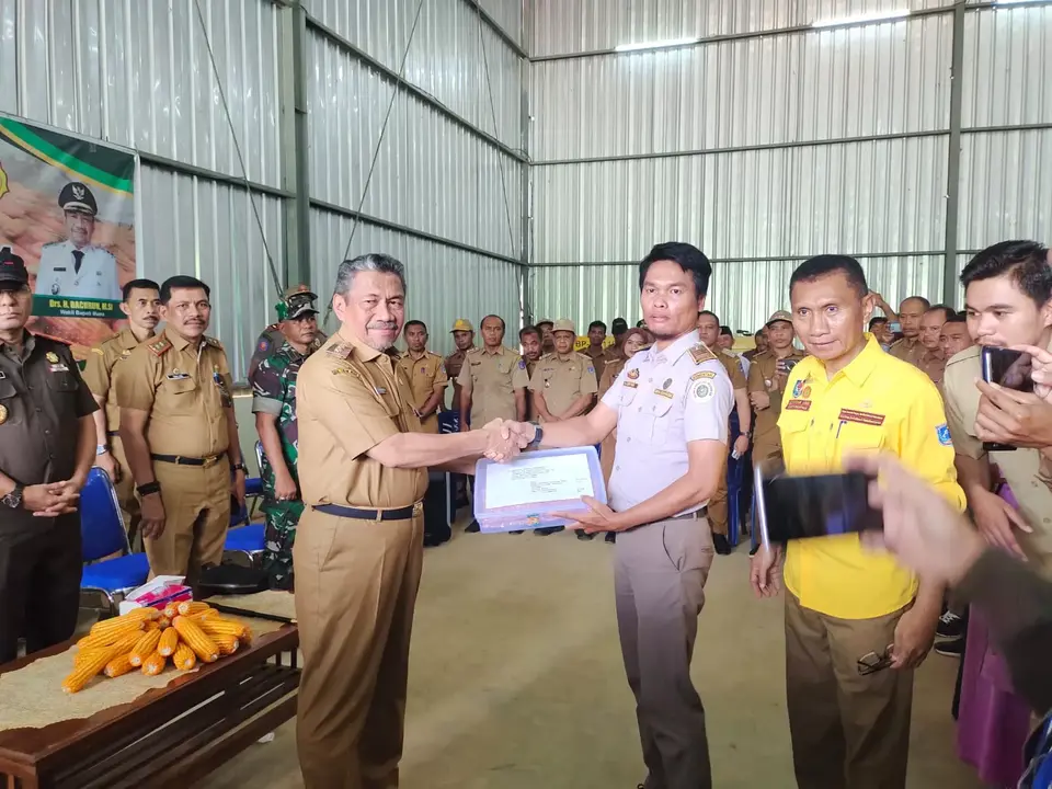 Plt. Bupati Muna Louncing Operasi Perdana Pabrik Jagung Di Desa Bea