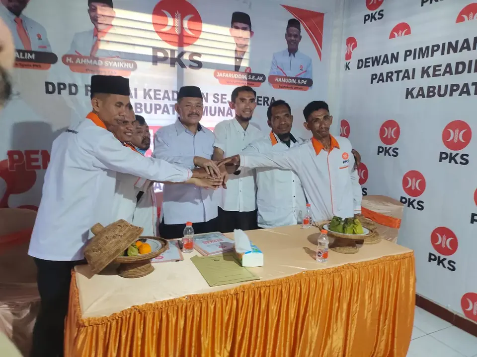Hari Pertama Buka Pendaftaran La Ode Kardini Langsung Daftar di PKS.