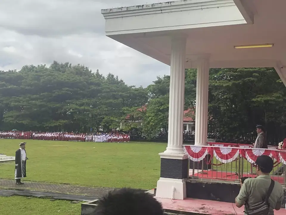 Plt. Bupati Muna Bachrun Labuta Pimpin Upacara Hari Pendidikan Nasional
