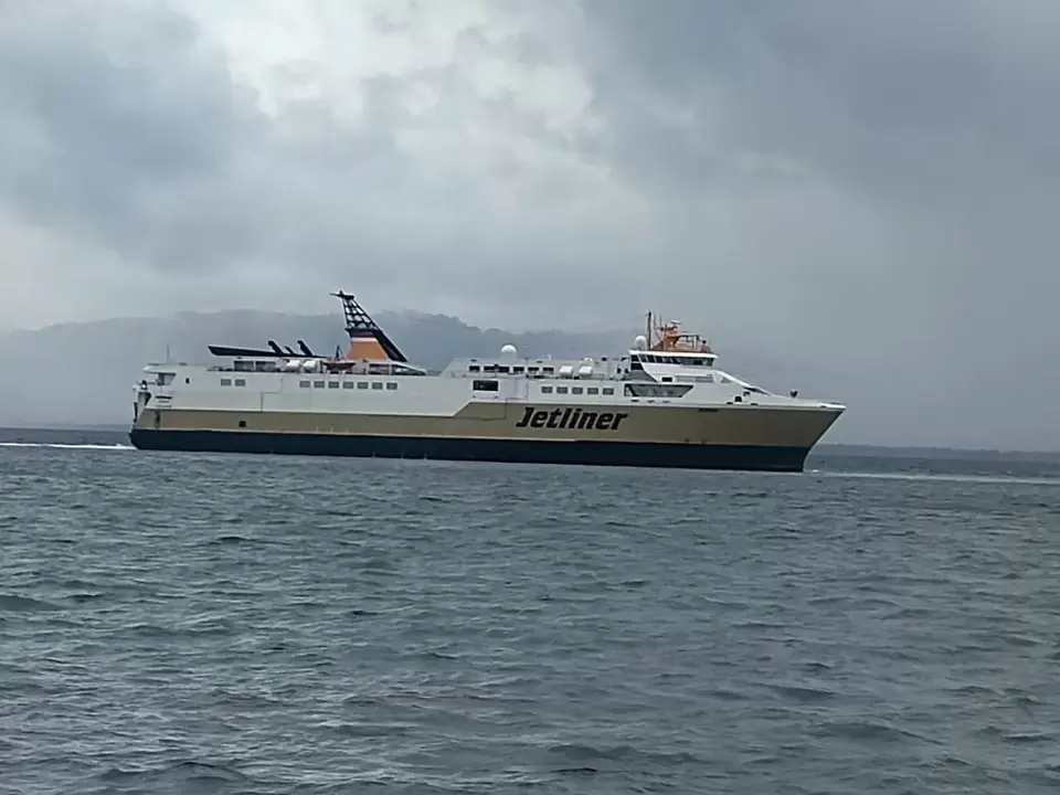 Kapal PELNI Jetliner dari Kendari Tujuan Raha Kandas di Perairan Laino Raha