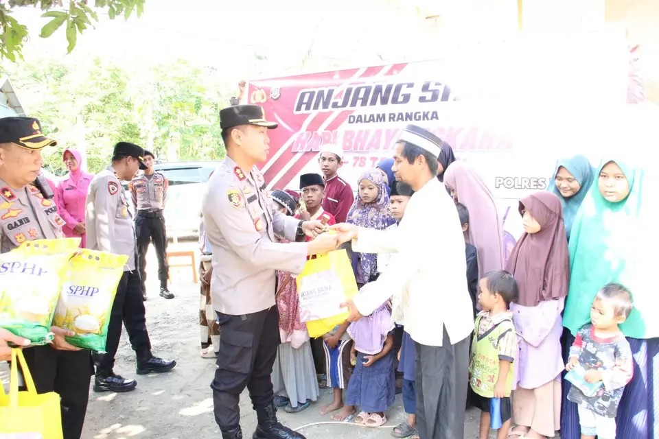 Jelan HUT Polri Ke 78, Polres Baubau Sambangi Ponpes di Baubau