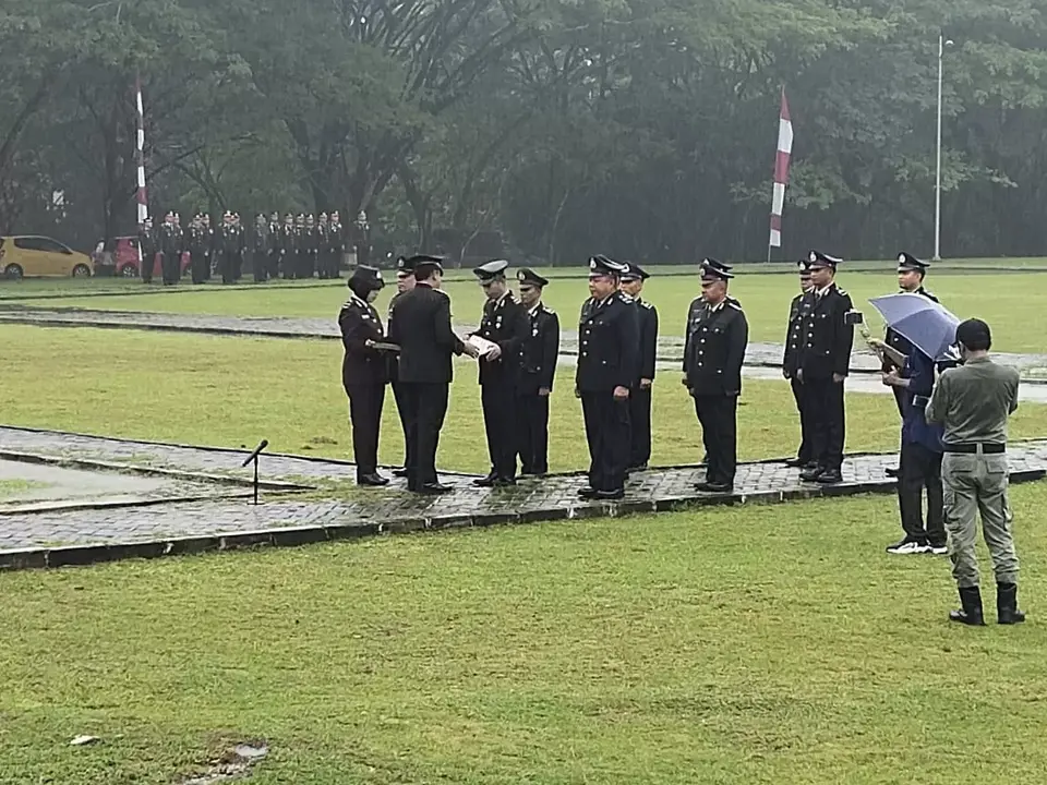 Momen HUT Bhayangkara ke 78 Tahun 12 Personil Polres Muna Dapat Penghargaan