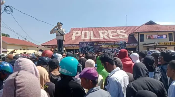 Warga Lipu dan Katobengke Serukan Agar Kapolres Mundur dari Jabatanya dan Brikpol Arif Dipecat