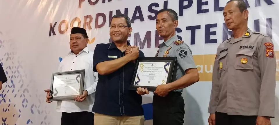 KPPN Baubau Berikan Penghargaan Satker Berkinerja Terbaik Triwulan II 2024