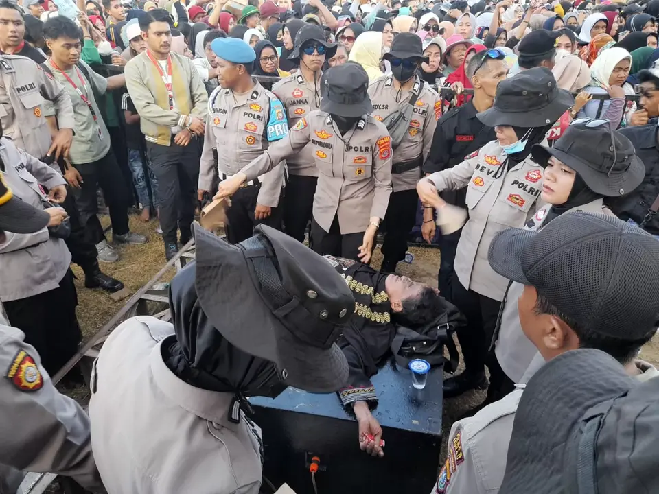 Tiga Orang Warga Tumbang dalam Kampanye Akbar Yulia Rahman