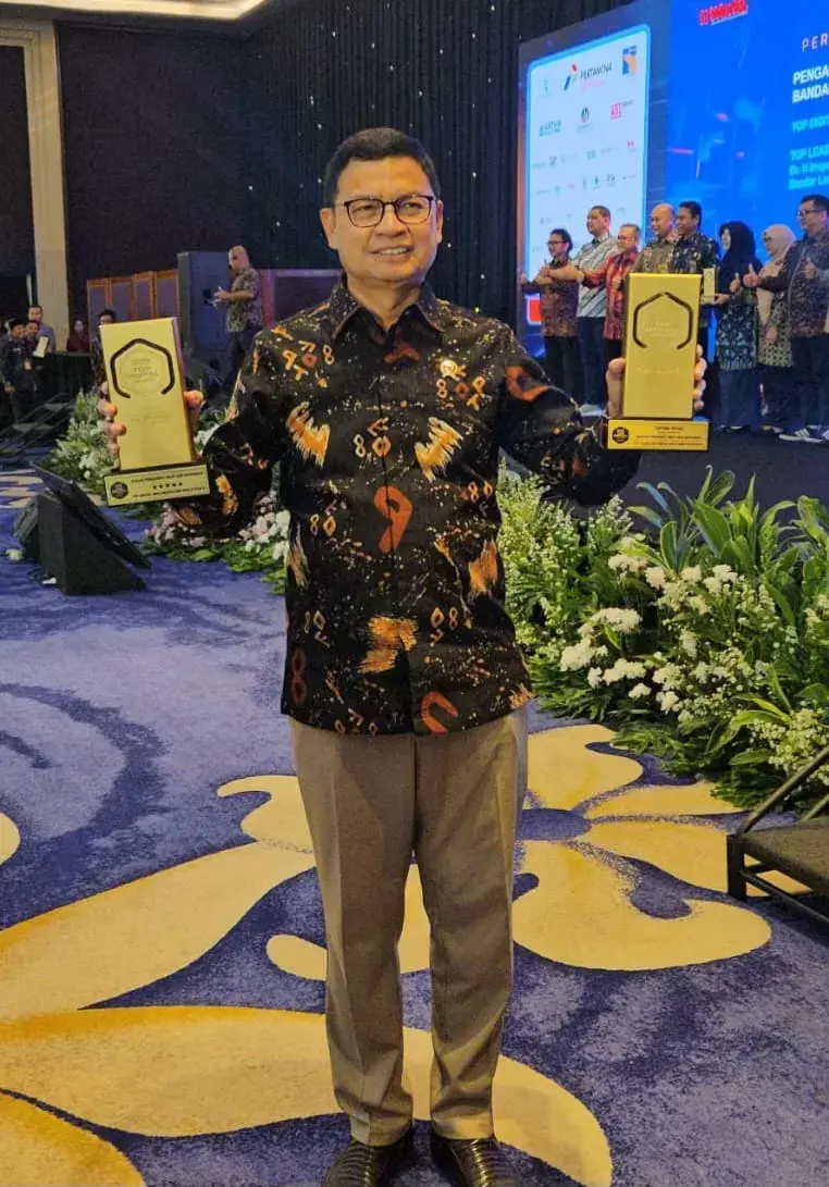 Taruna Ikrar, Kepala BPOM RI Dianugerahi Top Leader on Digital implementation 2024