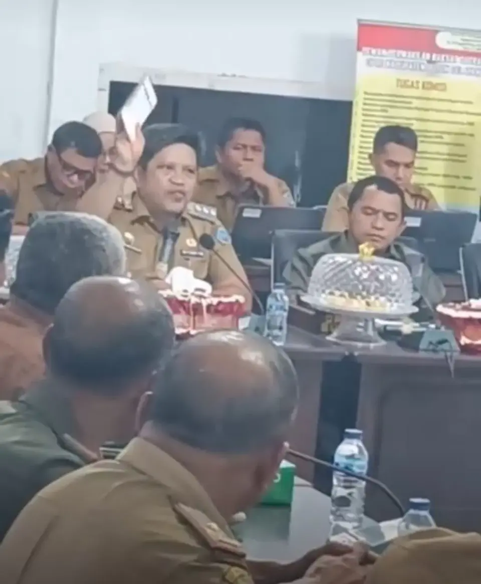 Demo Tuntut Pj Bupati Busel Mundur, Ridwan Badallah Minta Maaf