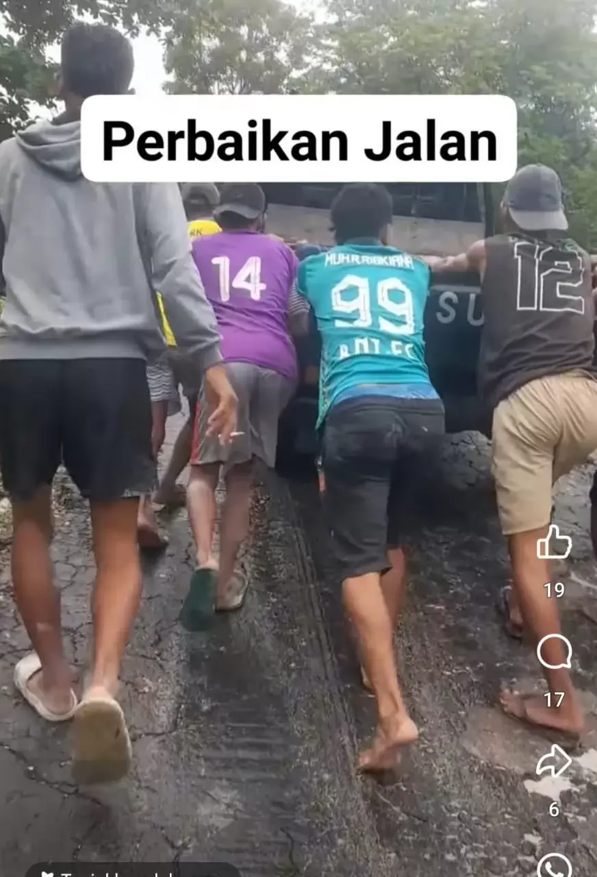Warga Mengeluh, Jalan Poros Siompu Rusak Parah