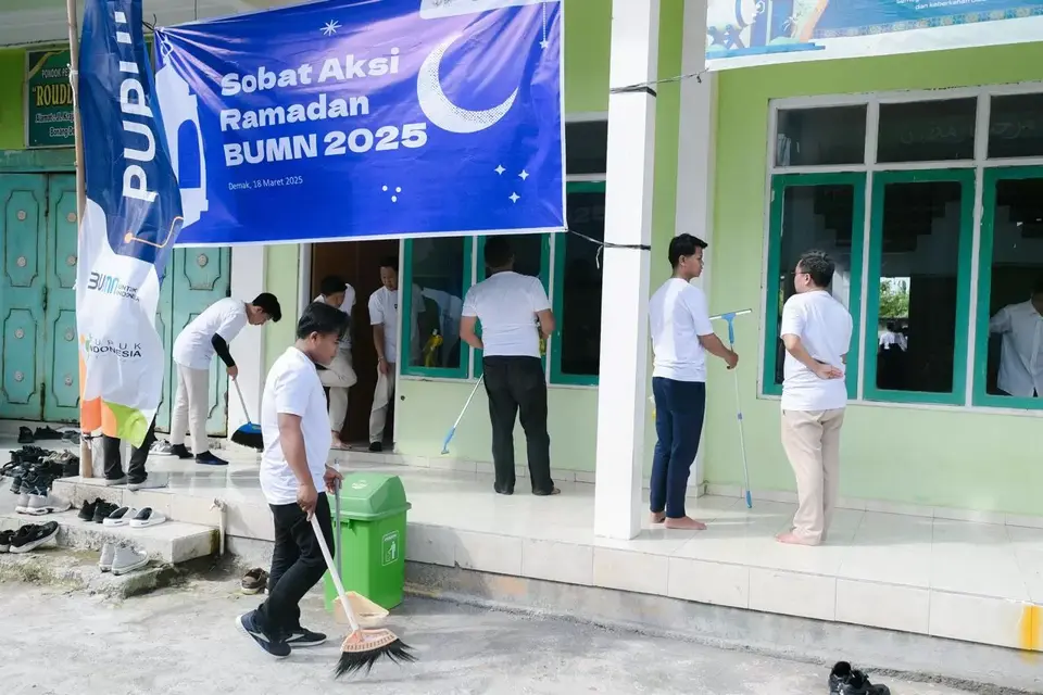 Sobat Aksi Ramadan” Pupuk Indonesia Bersih-bersih Ponpes di Demak