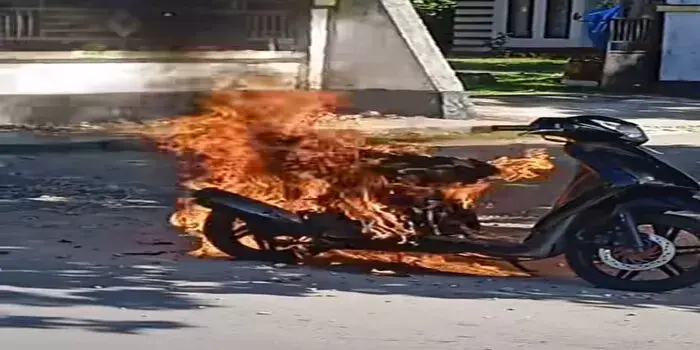 Diduga Korsleting, Sepeda Motor Ludes dilahap si Jago Merah