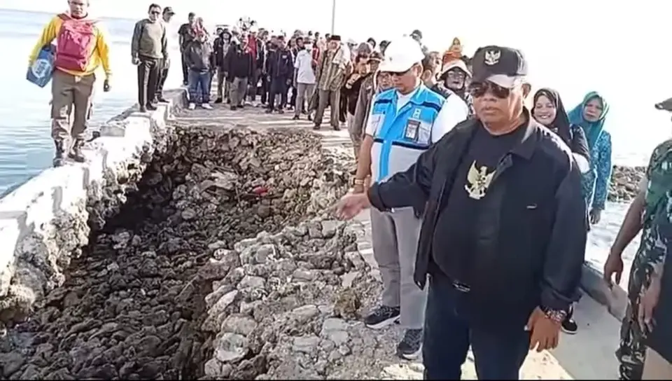 Bupati Busel Pastikan Tepati Janji Perbaiki Pelabuhan Batuatas