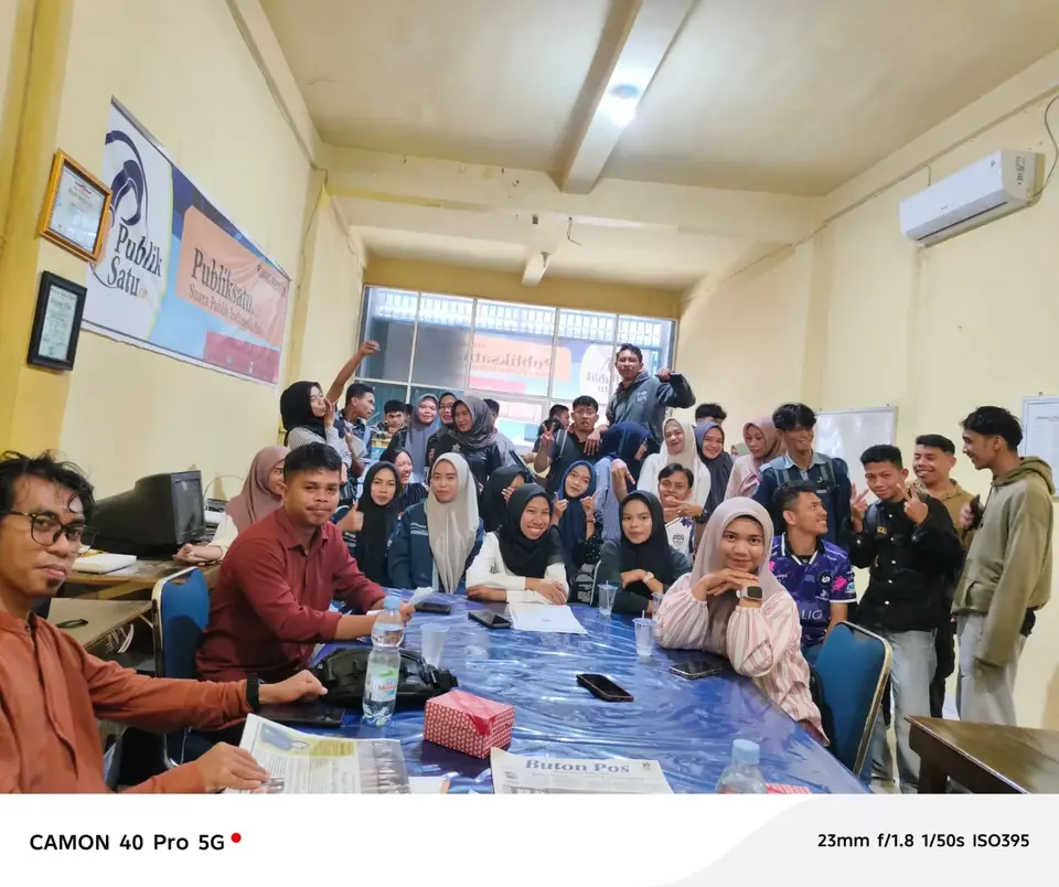 STKIP Pelita Nusantara Buton Studi Kunjungan di Buton Pos