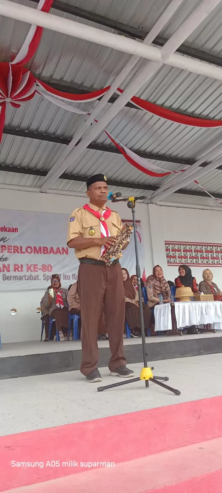 Pemerintah Kecamatan Tomia Melaksanakan Upacara Pengibaran Bendera Memperingati Hari Pramuka ke-64