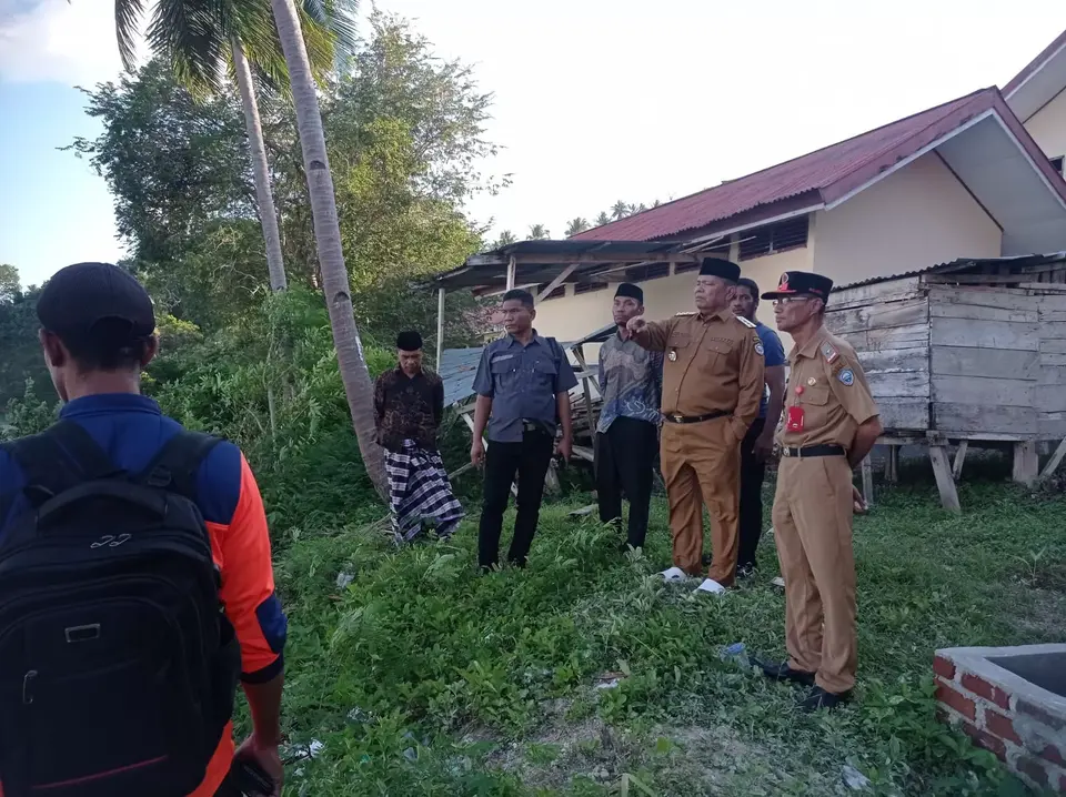 Bupati Busel H Adios Komitmen Wujudkan Pembangunan