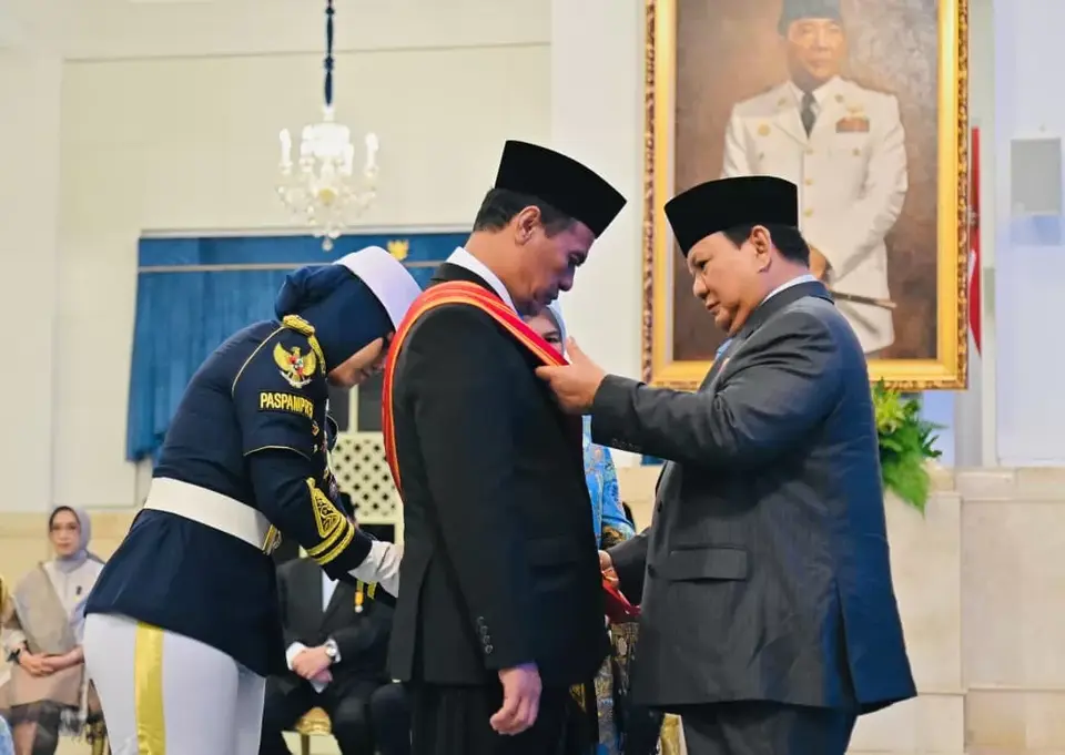 Mentan Amran Terima Anugerah Bintang Mahaputra Adipurna dari Presiden Prabowo