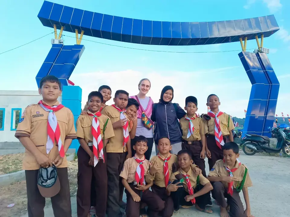 Ini Reaksi Wanita Bule Lihat Perkemahan Eksekutif di Lakologou