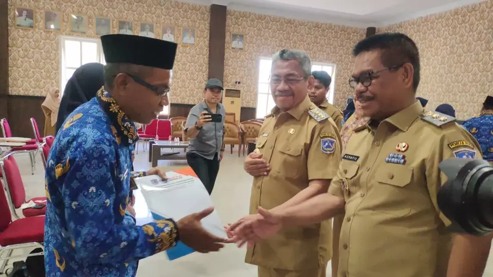 Kasak Kusut Mutasi Jabatan di Muna, Bachrun Tegaskan Bulan Oktober Mutasi